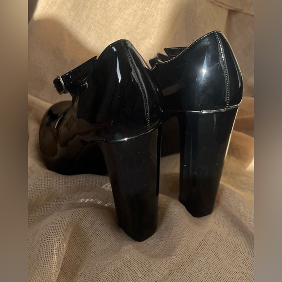🖤Black Heels 🖤 - Picture 4 of 4